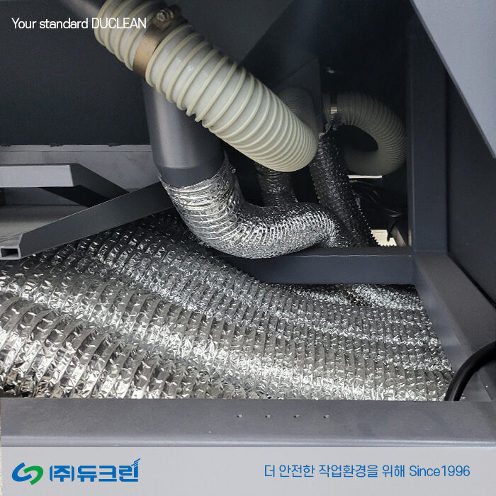 아크릴 절단/커팅 시 발생하는 악취 제거용 집진기 설치 사진 2